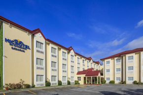 Гостиница Microtel by Wyndham Batangas  Санто Томас